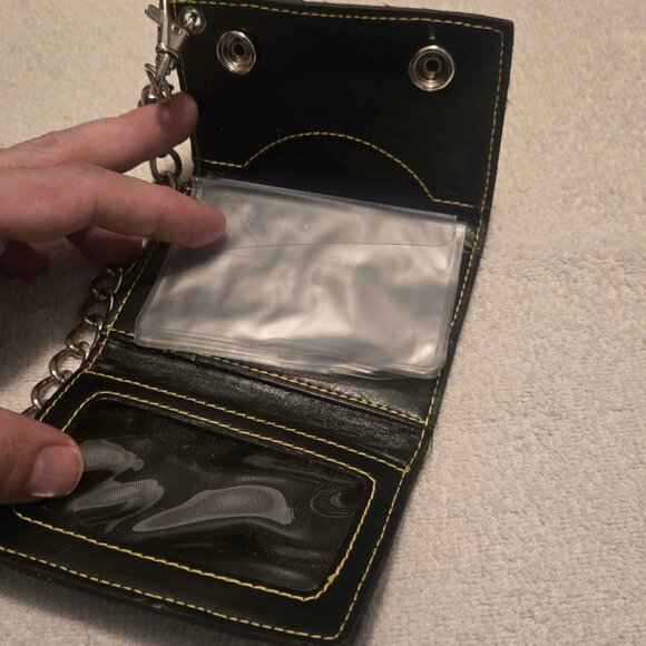 The Beatles Fan Collector's Bundle - 2 Mugs + Yellow Submarine Wallet - Picture 9 of 9